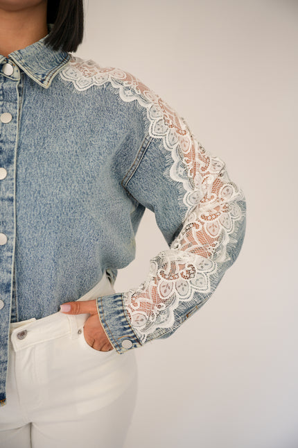 Camicia di jeans con inserti in pizzo