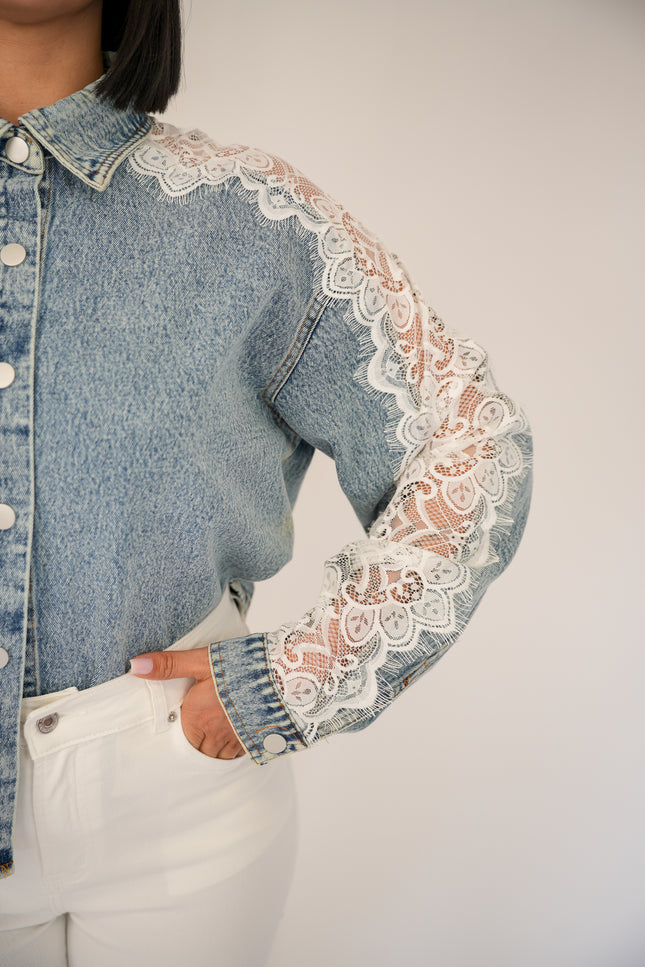 Camicia di jeans con inserti in pizzo