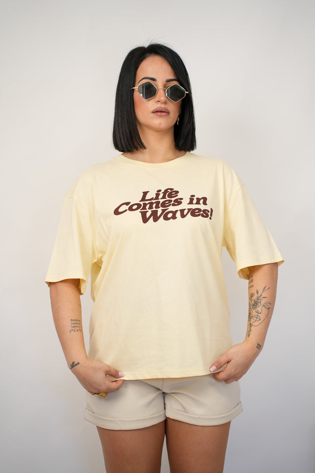 T-shirt Life comes in Waves gialla