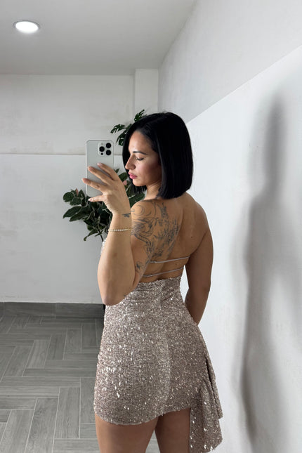 Dress in paillettes con rouches gold