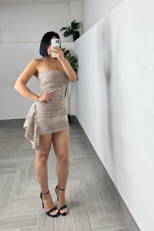 Dress in paillettes con rouches gold