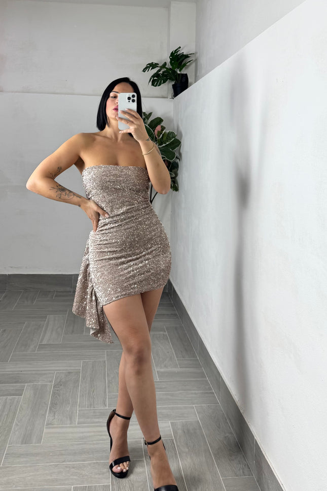 Dress in paillettes con rouches gold