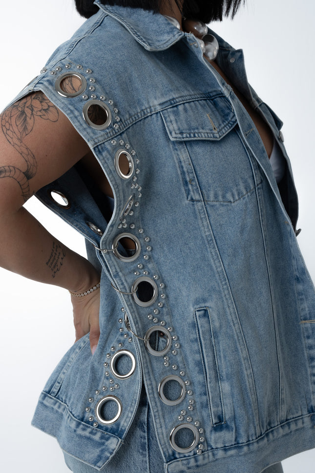 Gilet denim dettaglio anelli metallici