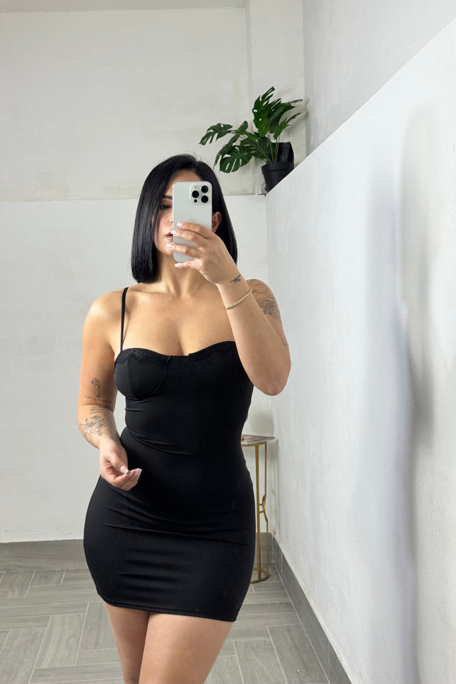 Tubino con inserti in pizzo